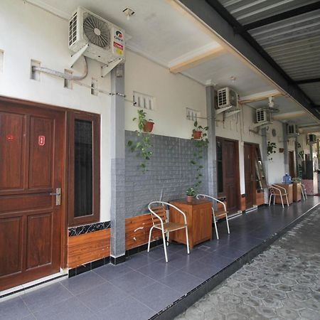 OYO 2258 Santana Syariah Guest House Kartosuro Bagian luar foto