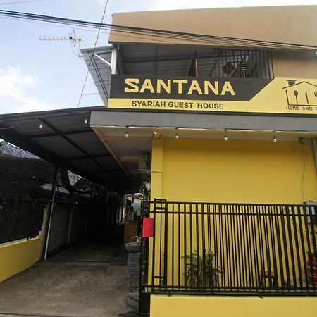 OYO 2258 Santana Syariah Guest House Kartosuro Bagian luar foto