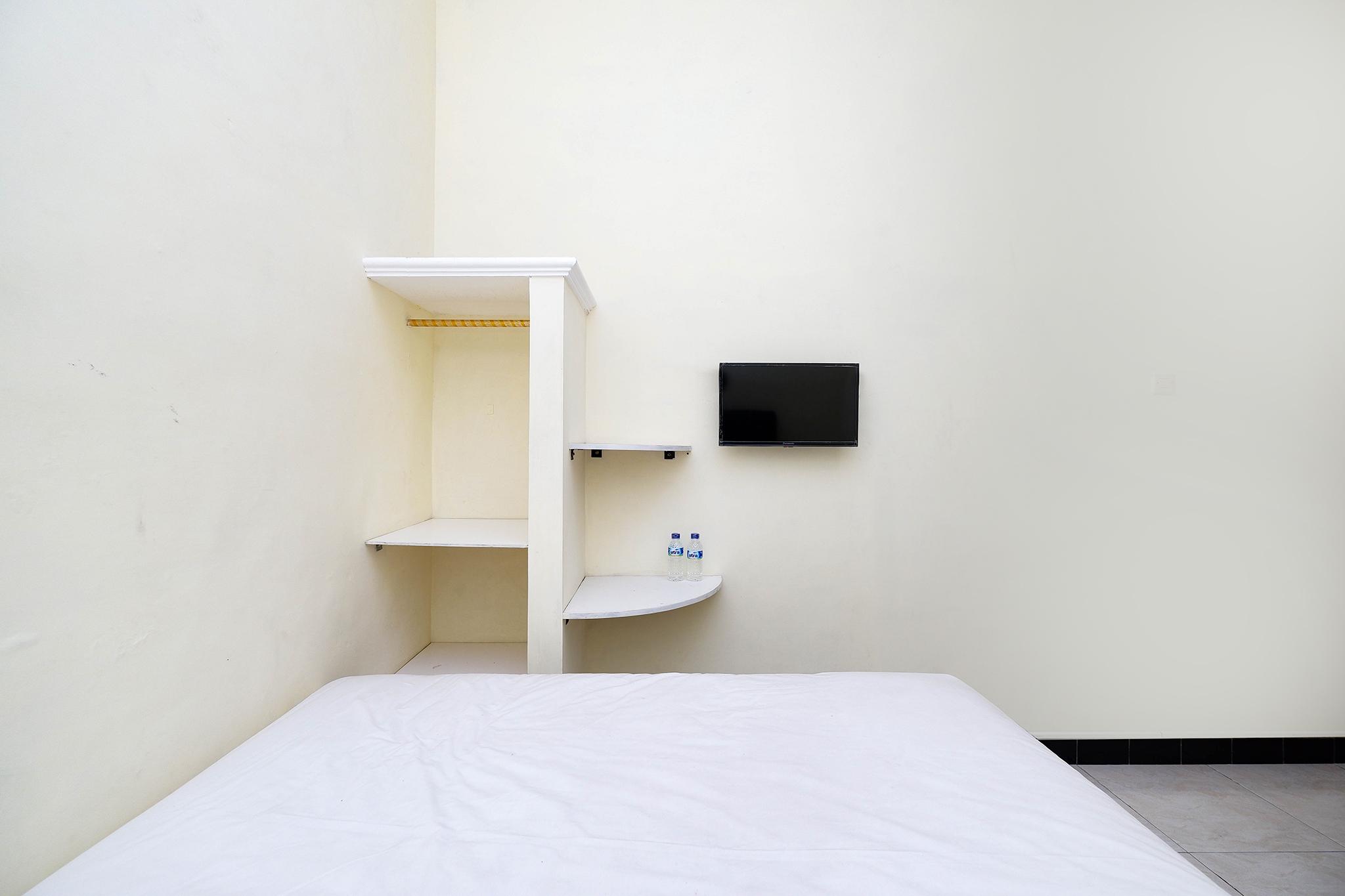 OYO 2258 Santana Syariah Guest House Kartosuro Bagian luar foto