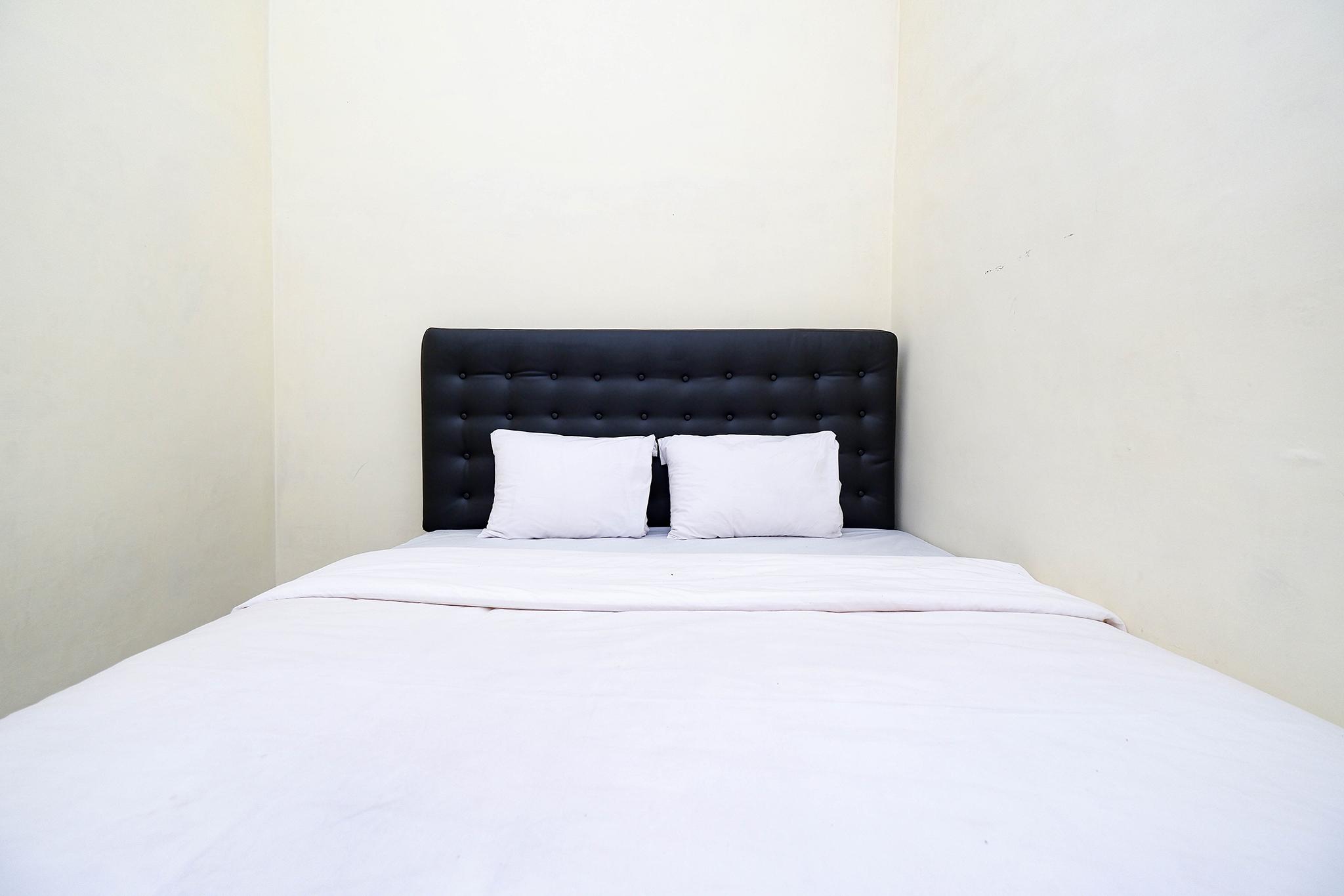 OYO 2258 Santana Syariah Guest House Kartosuro Bagian luar foto