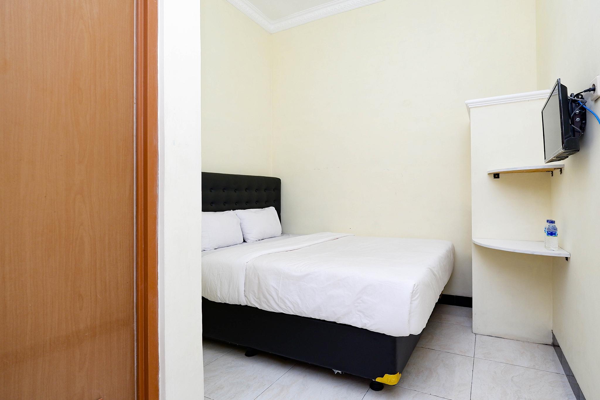 OYO 2258 Santana Syariah Guest House Kartosuro Bagian luar foto
