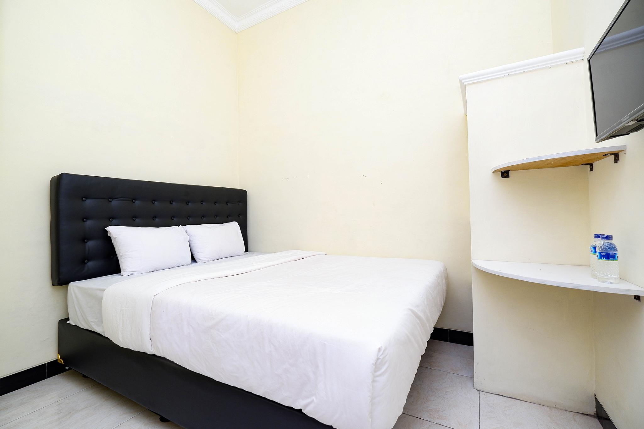 OYO 2258 Santana Syariah Guest House Kartosuro Bagian luar foto