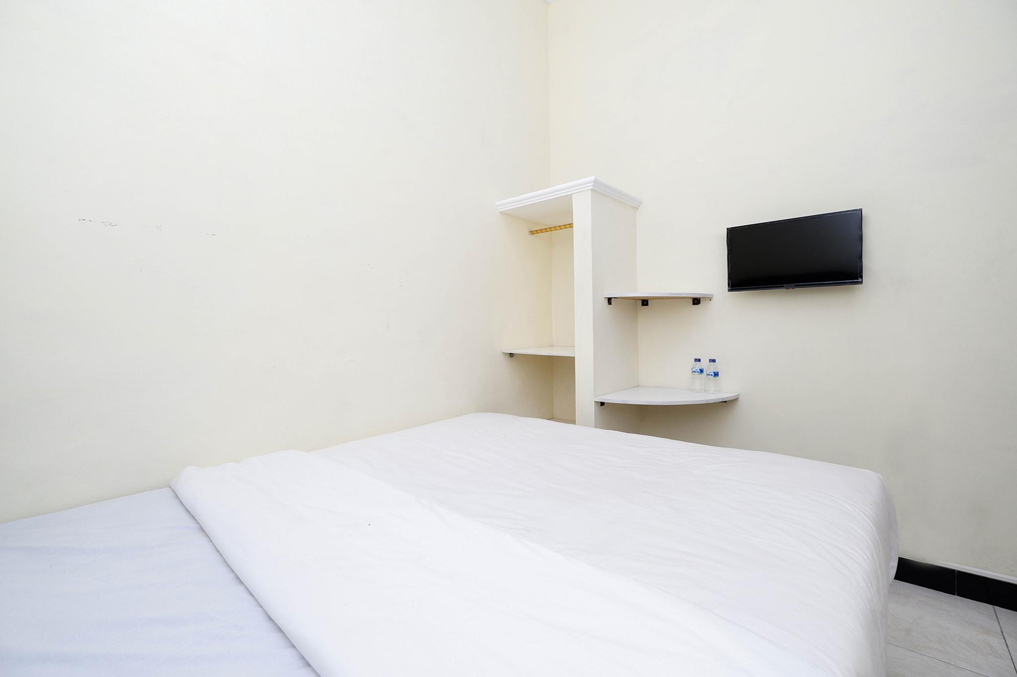OYO 2258 Santana Syariah Guest House Kartosuro Bagian luar foto