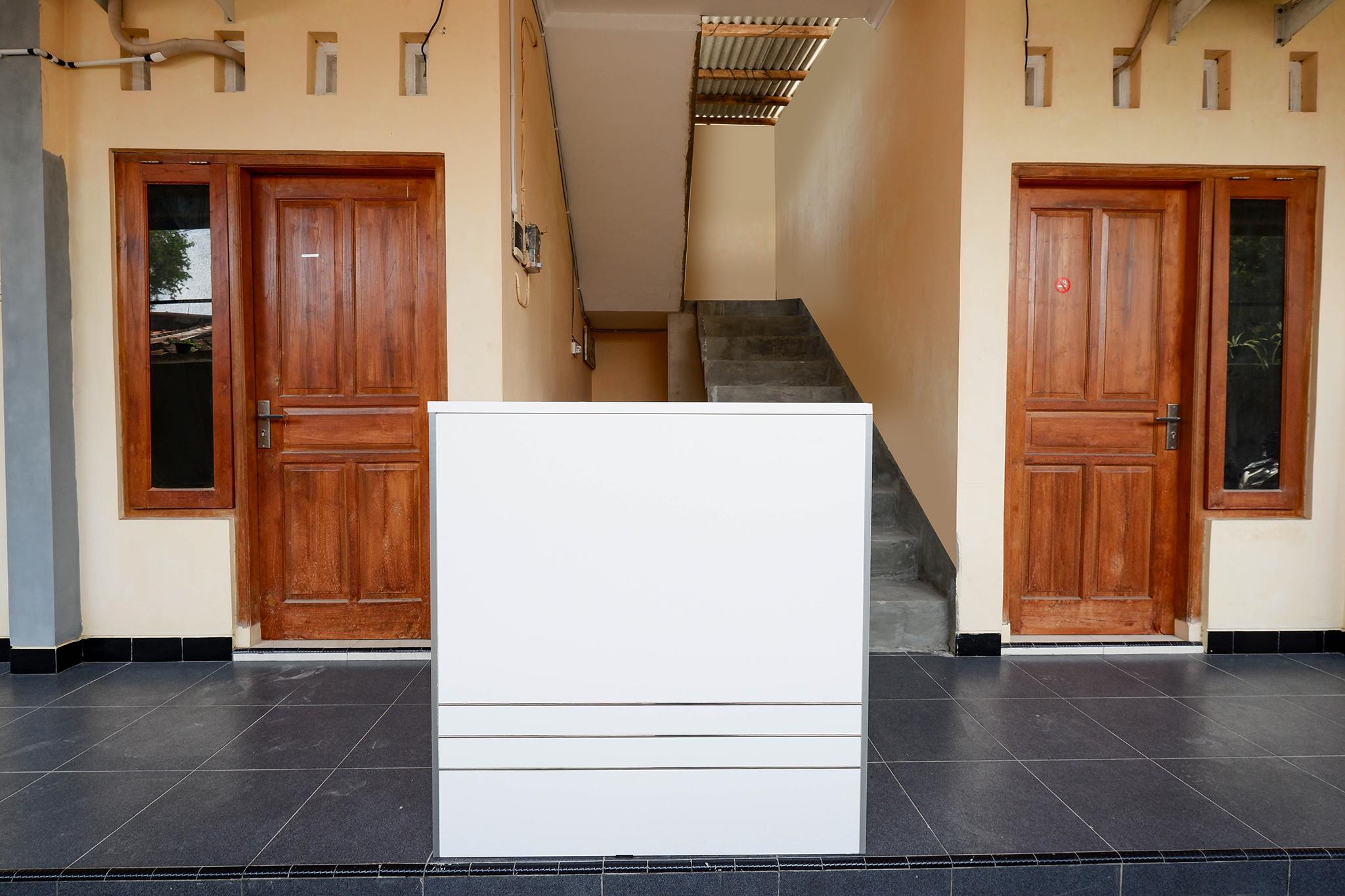 OYO 2258 Santana Syariah Guest House Kartosuro Bagian luar foto