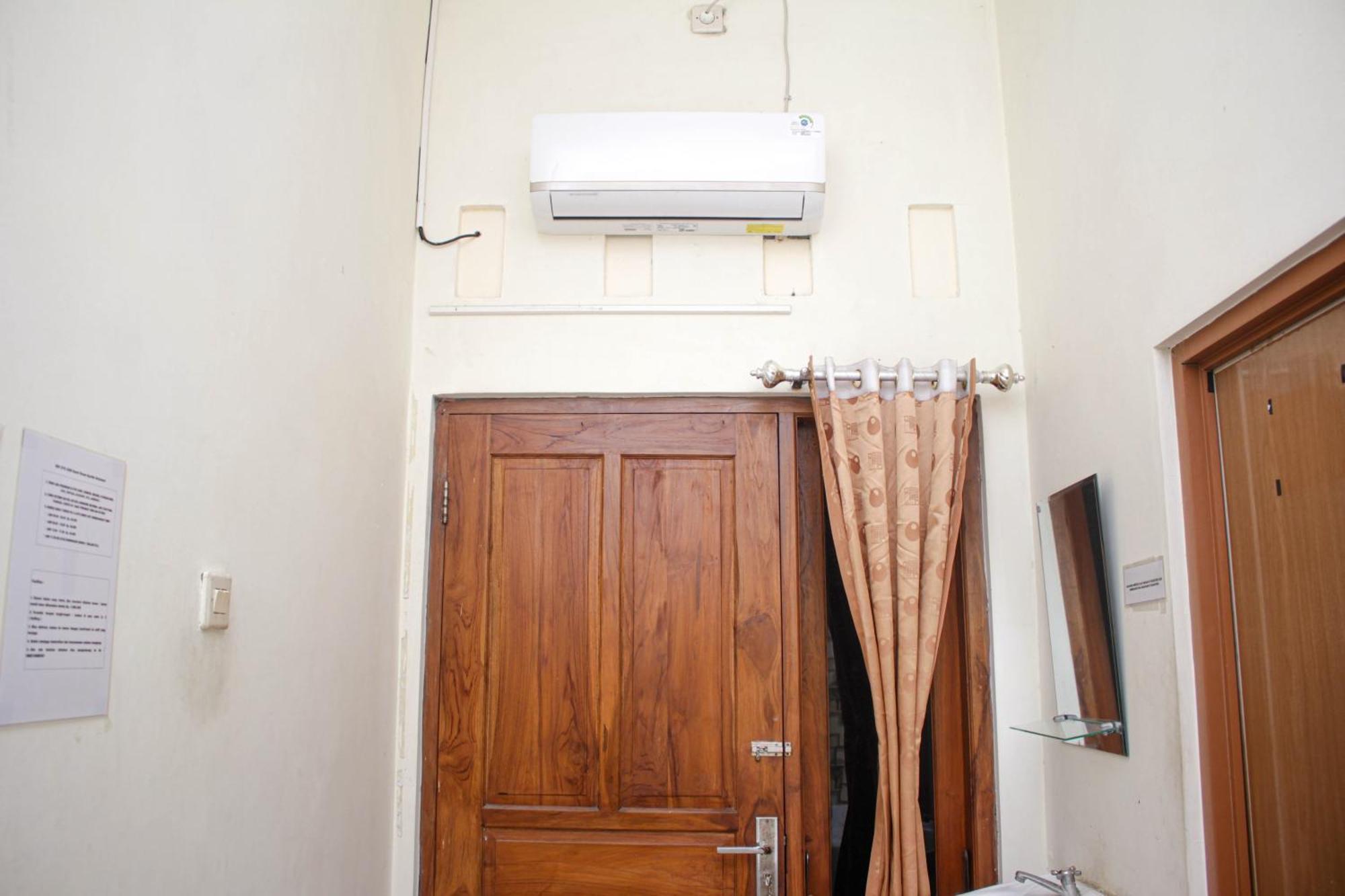 OYO 2258 Santana Syariah Guest House Kartosuro Bagian luar foto