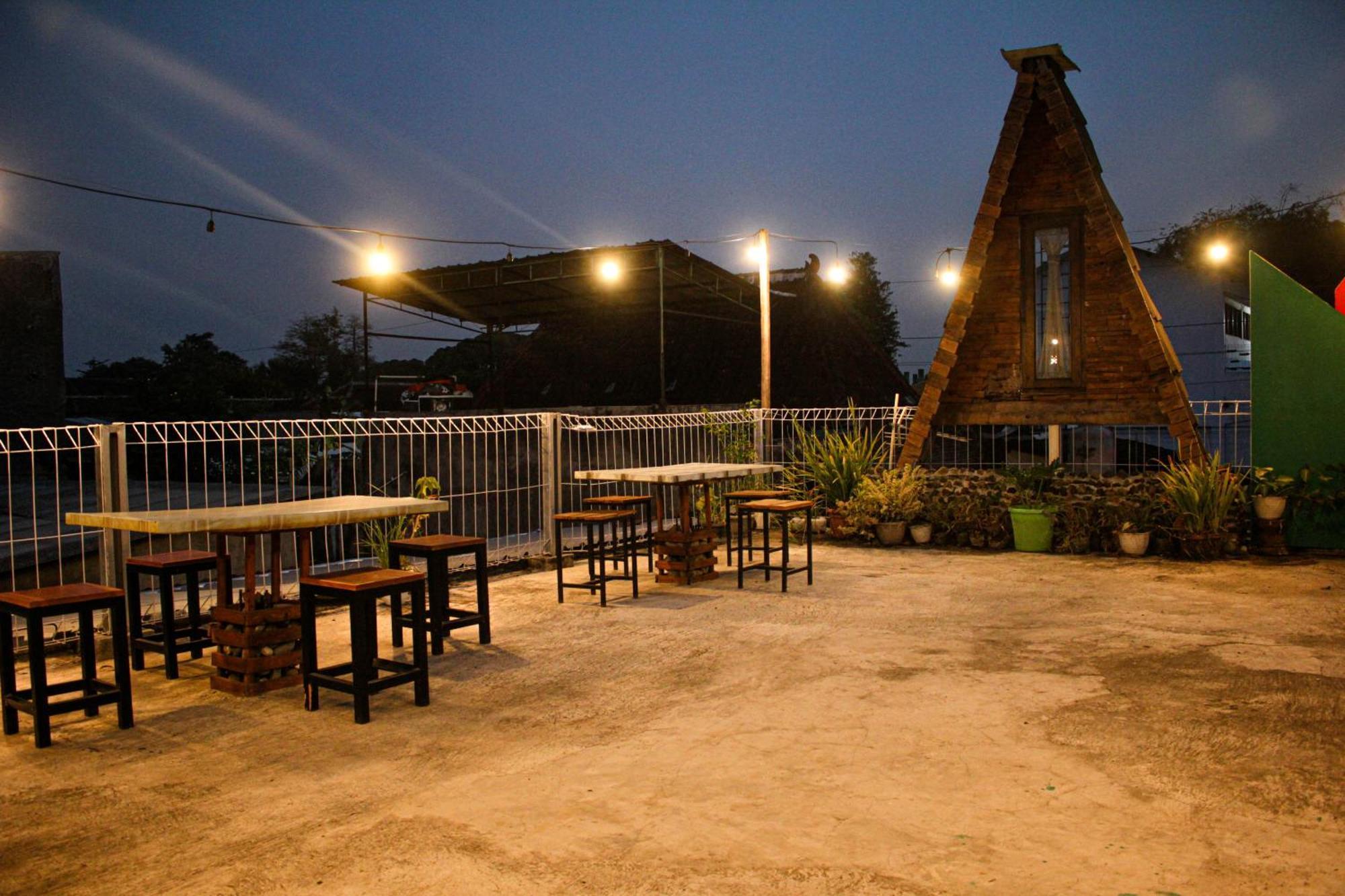 OYO 2258 Santana Syariah Guest House Kartosuro Bagian luar foto