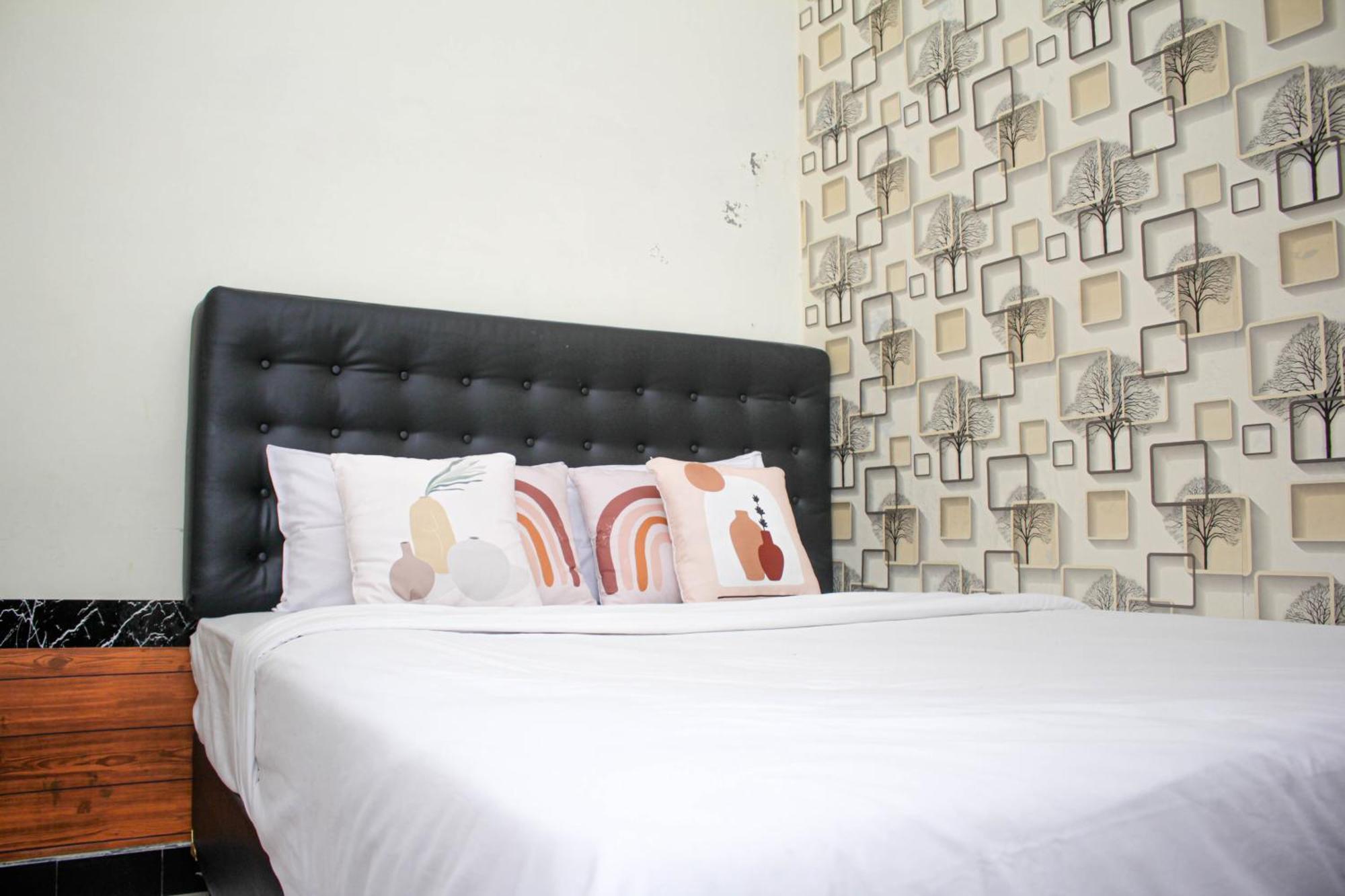 OYO 2258 Santana Syariah Guest House Kartosuro Bagian luar foto