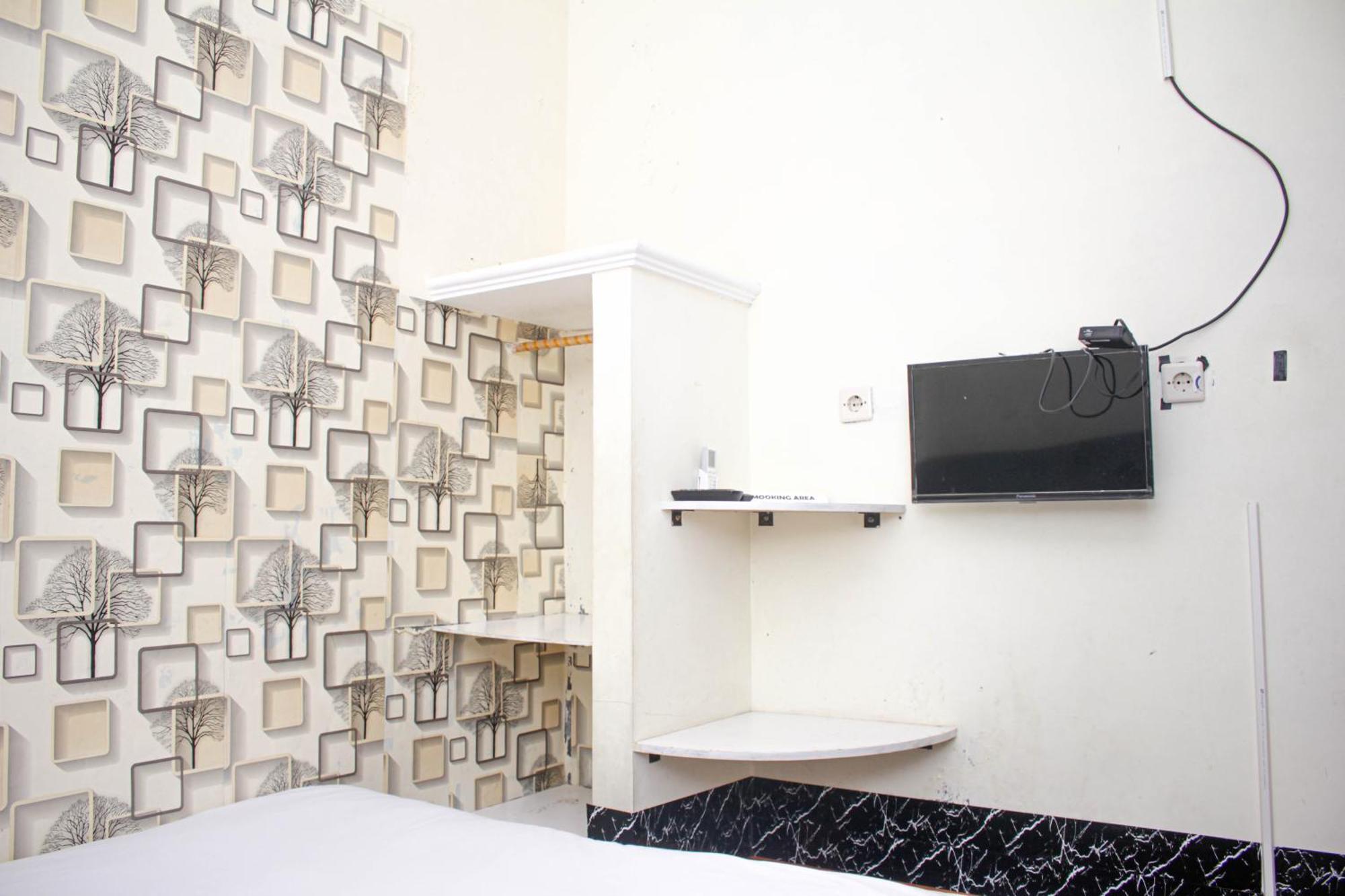 OYO 2258 Santana Syariah Guest House Kartosuro Bagian luar foto