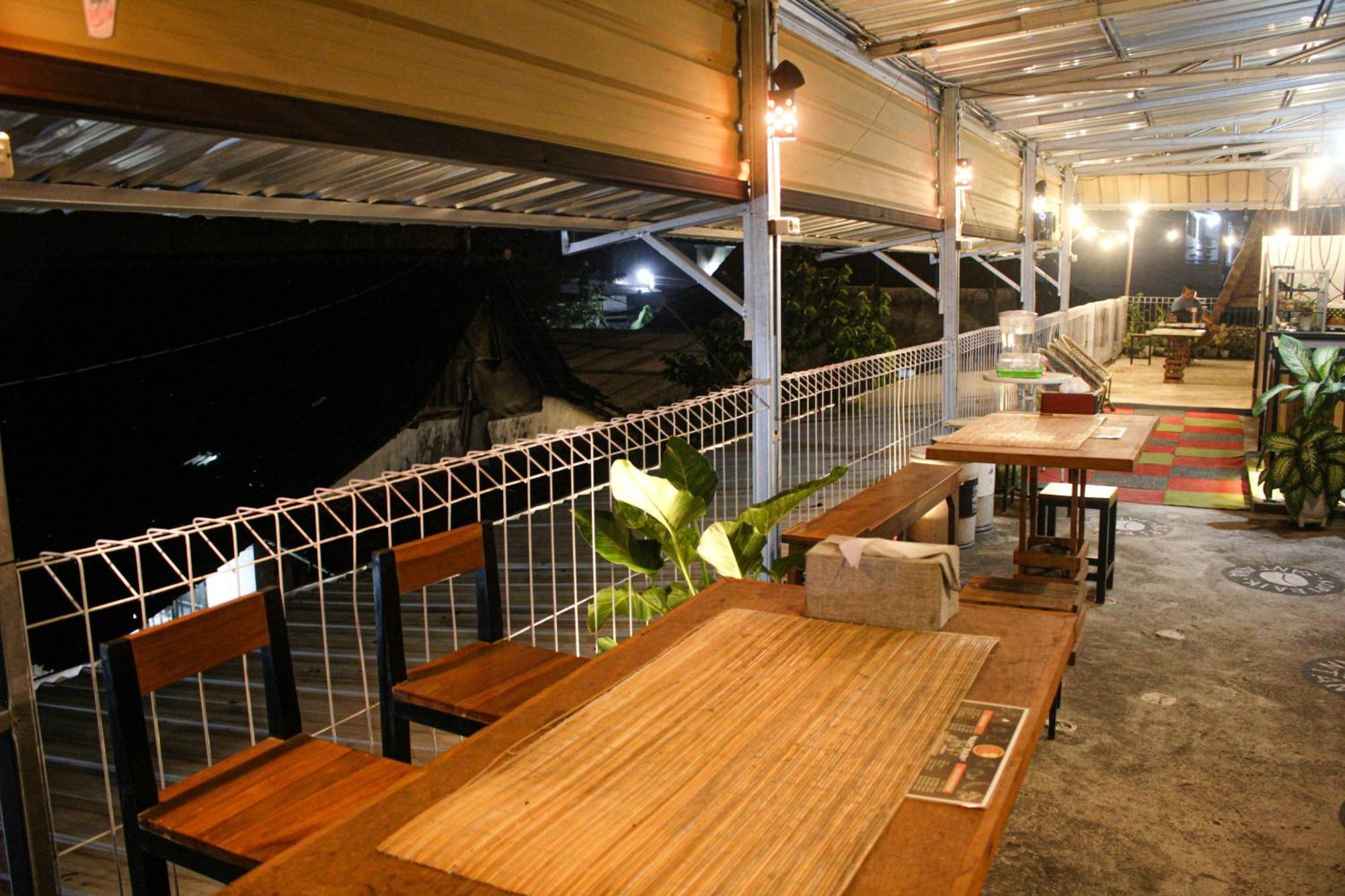 OYO 2258 Santana Syariah Guest House Kartosuro Bagian luar foto