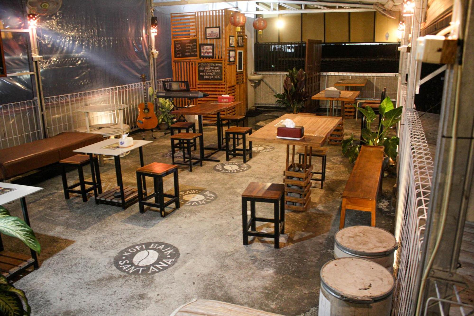 OYO 2258 Santana Syariah Guest House Kartosuro Bagian luar foto