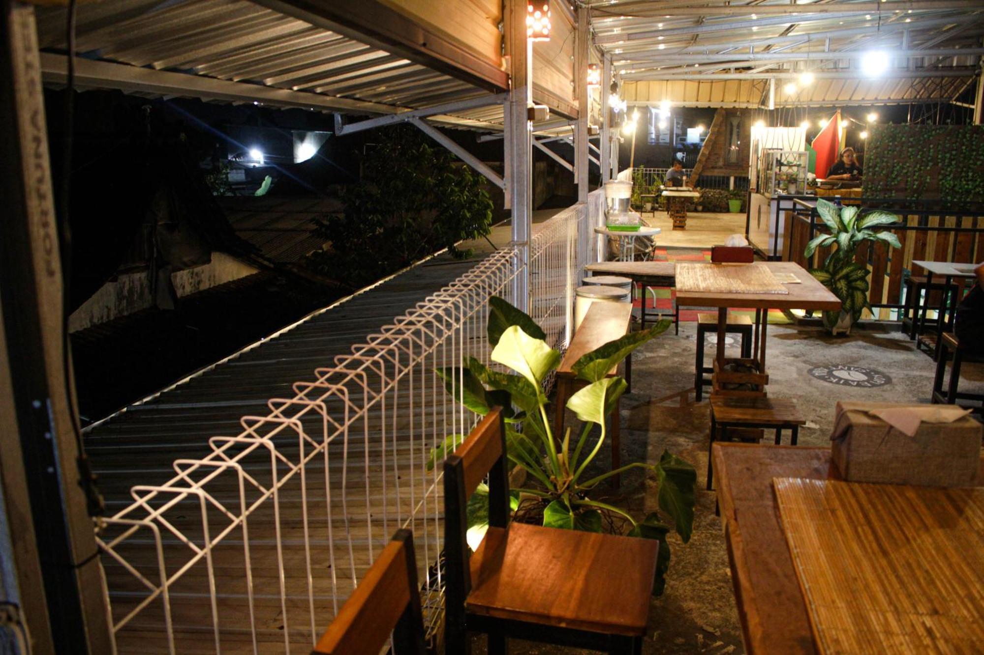 OYO 2258 Santana Syariah Guest House Kartosuro Bagian luar foto
