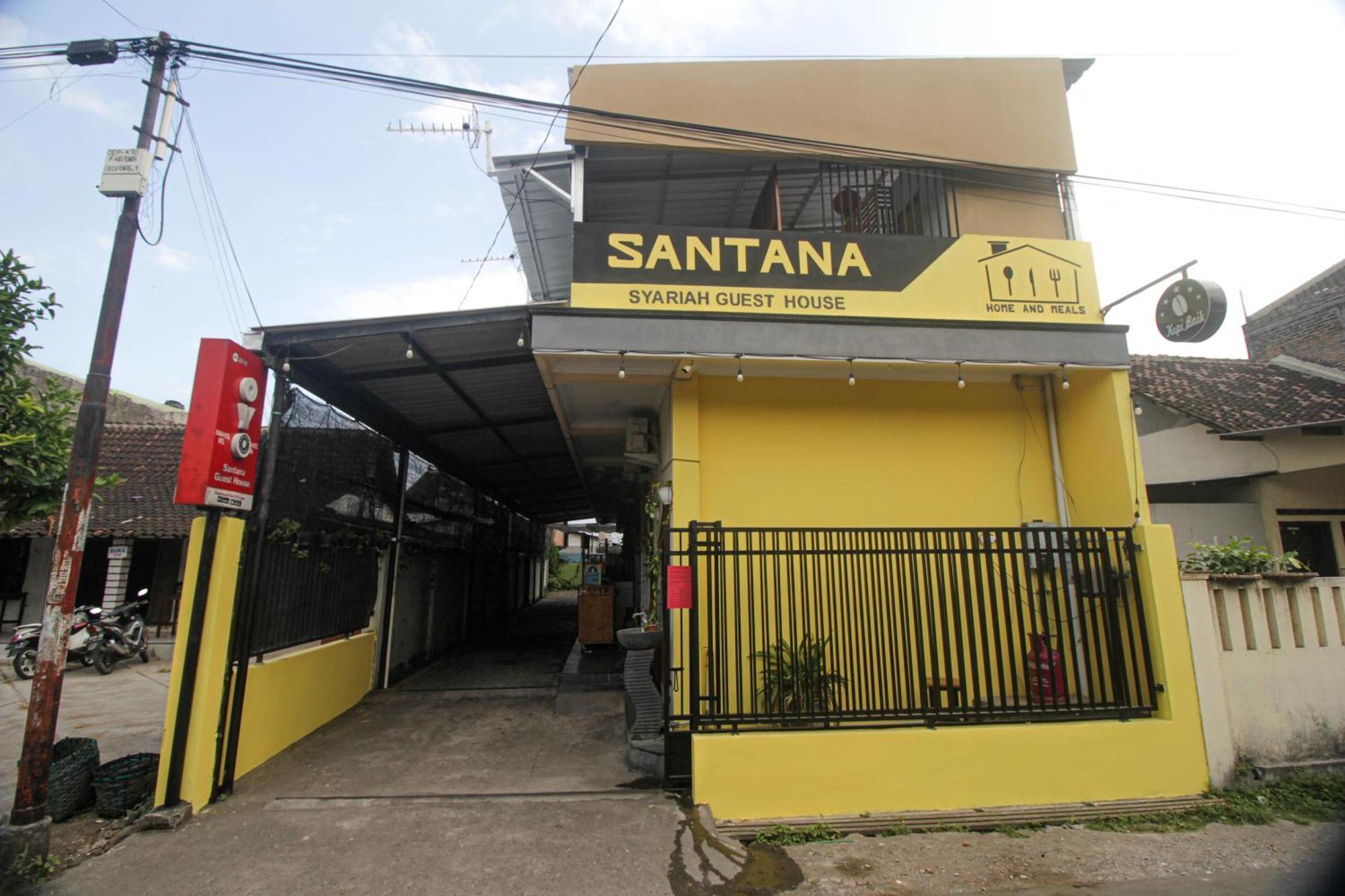 OYO 2258 Santana Syariah Guest House Kartosuro Bagian luar foto