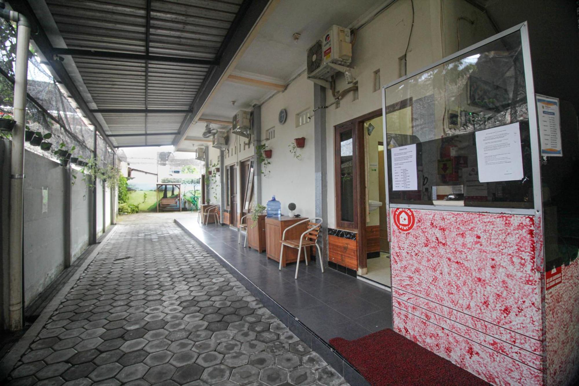 OYO 2258 Santana Syariah Guest House Kartosuro Bagian luar foto