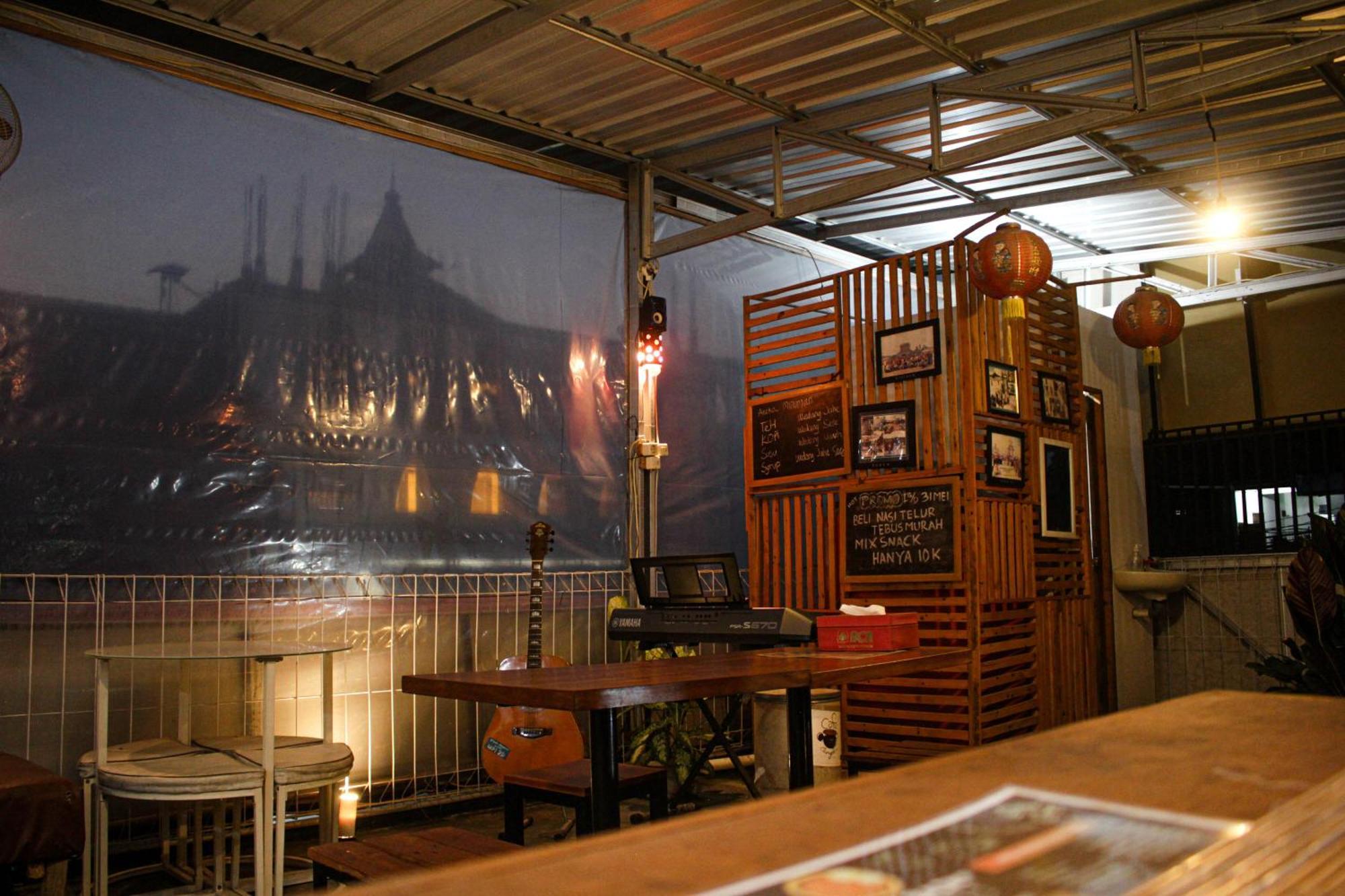 OYO 2258 Santana Syariah Guest House Kartosuro Bagian luar foto