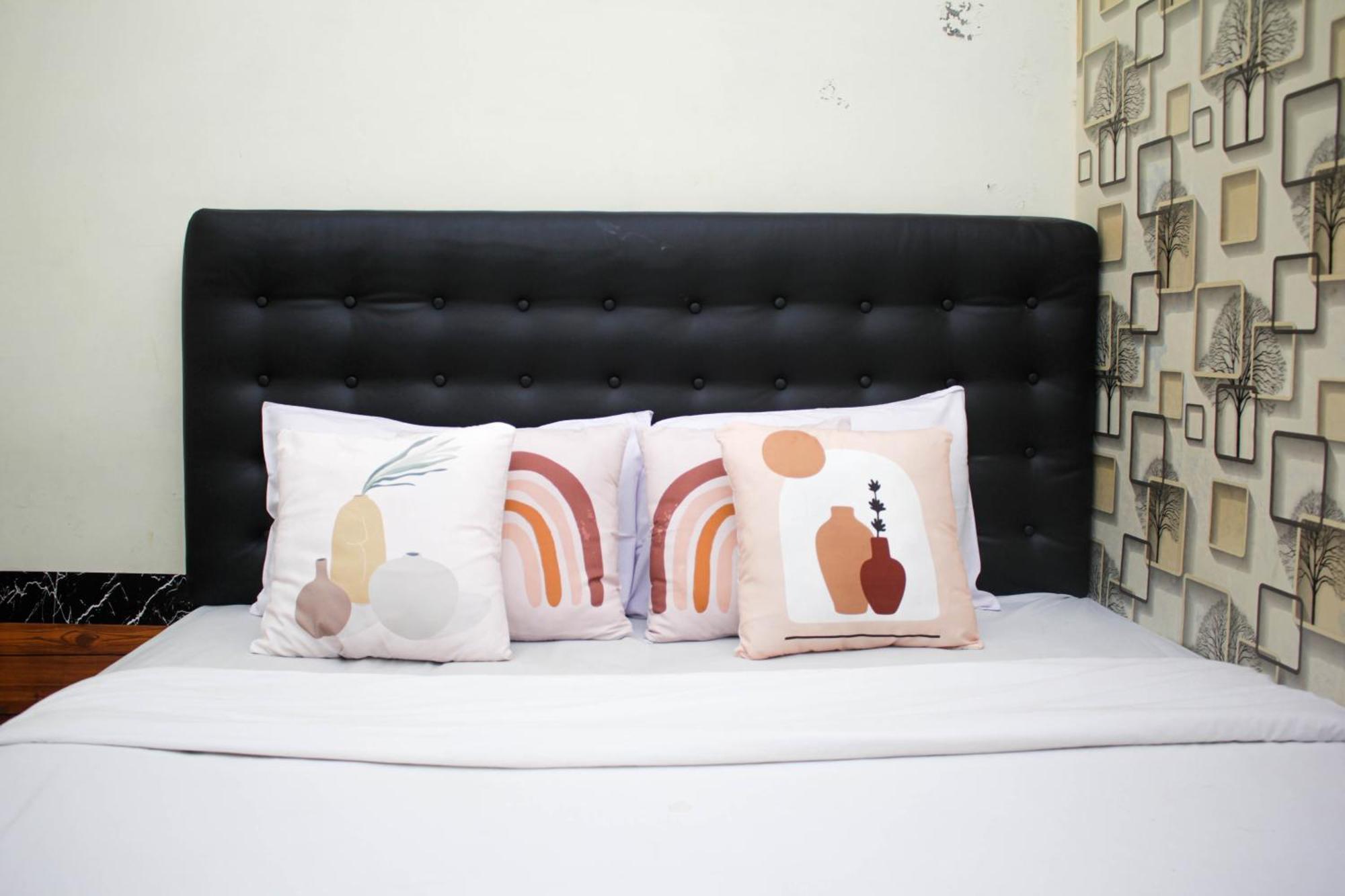 OYO 2258 Santana Syariah Guest House Kartosuro Bagian luar foto