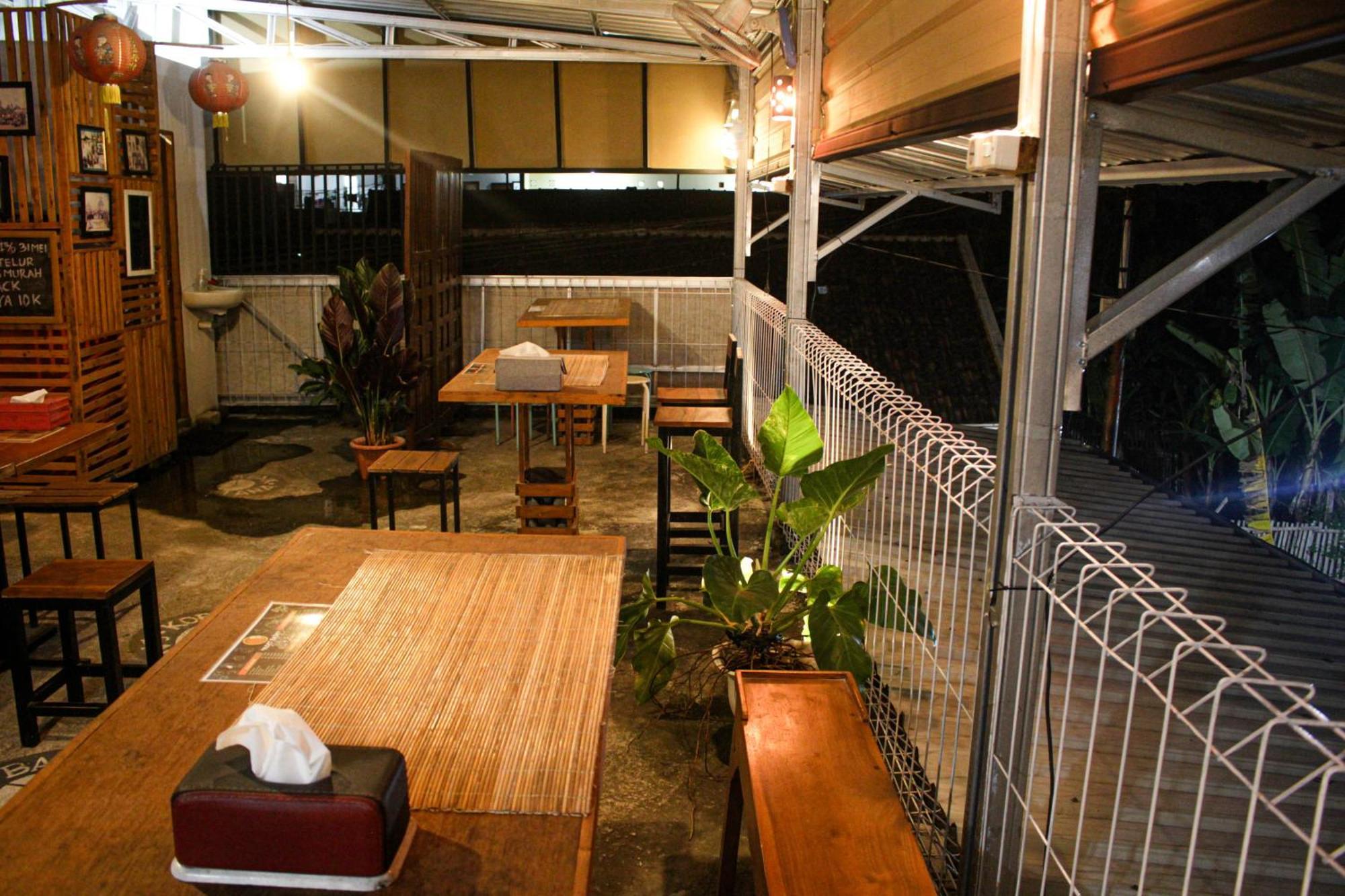 OYO 2258 Santana Syariah Guest House Kartosuro Bagian luar foto