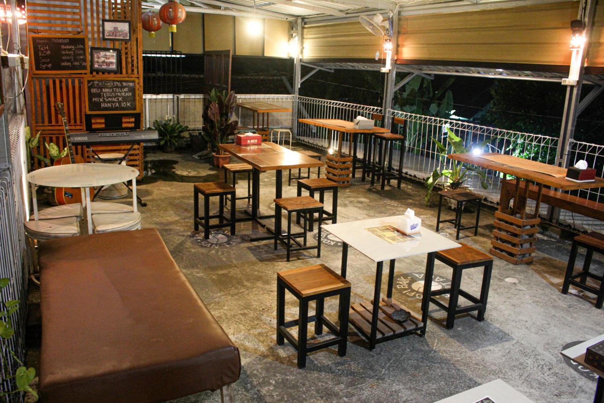 OYO 2258 Santana Syariah Guest House Kartosuro Bagian luar foto